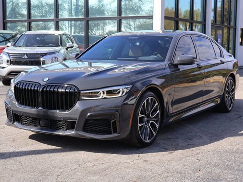 Used 2022 BMW 740i w/ M Sport Package image 11