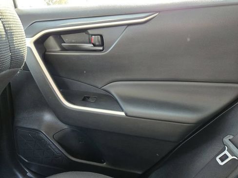 Used 2022 Toyota RAV4 LE w/ Carpet Mat Package (TMS) FWD image 11