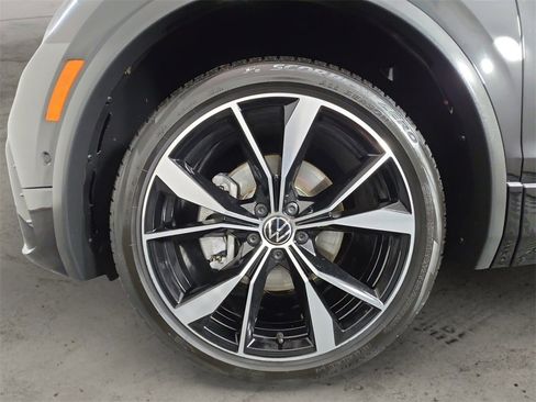 Used 2022 Volkswagen Tiguan SEL R-Line image 14