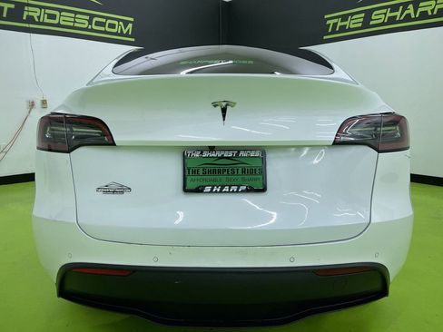Used 2022 Tesla Model Y Long Range image 8