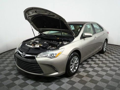 Used 2017 Toyota Camry LE image 27