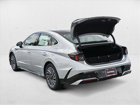 New 2025 Hyundai Sonata Limited image 11
