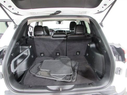 Used 2018 Jeep Cherokee Trailhawk image 58