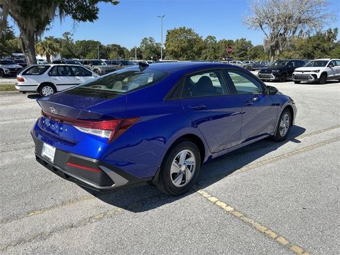 New 2025 Hyundai Elantra SE image 10
