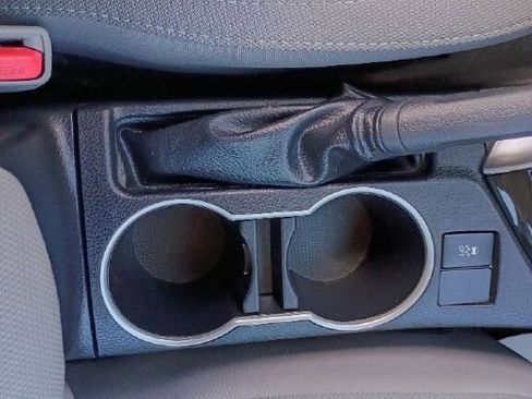 Used 2018 Toyota Corolla LE FWD image 17