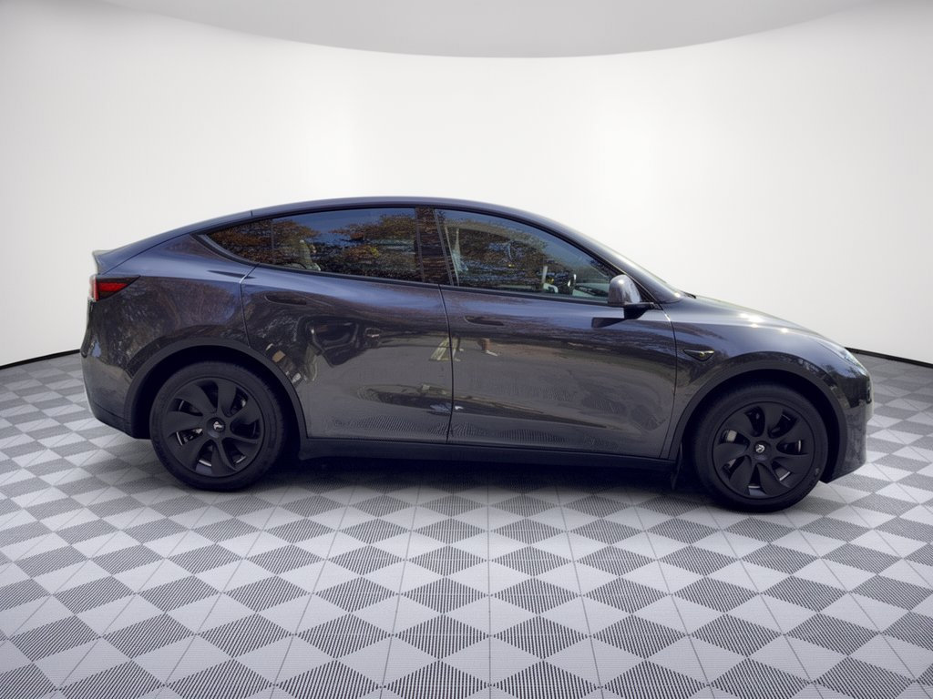 Used 2024 Tesla Model Y Long Range RWD image 8
