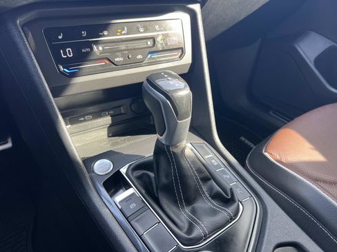 Used 2022 Volkswagen Tiguan SEL R-Line image 17