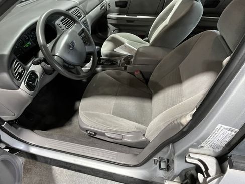 Used 2005 Ford Taurus SE image 5