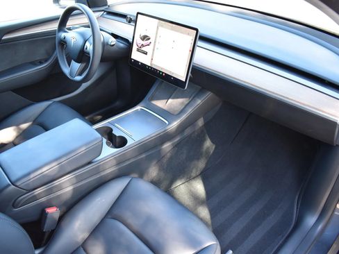 Used 2023 Tesla Model Y 2WD image 9