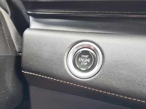 Used 2021 Cadillac Escalade Premium Luxury AWD/4WD image 18