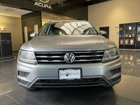 Used 2019 Volkswagen Tiguan SE w/ Panoramic Sunroof Package image 2