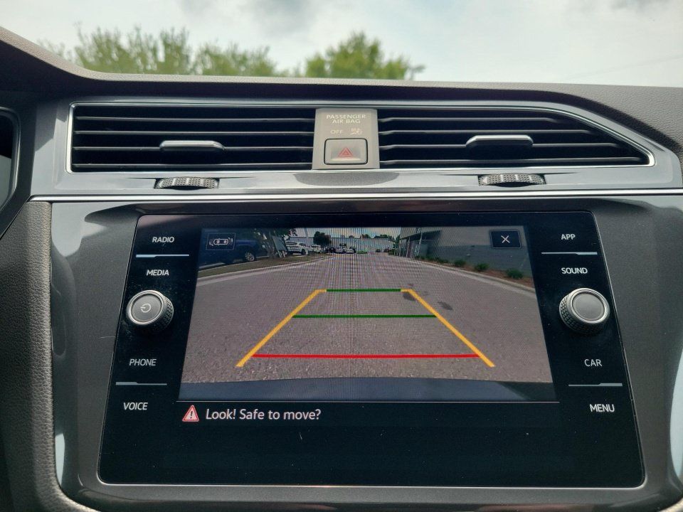 Certified 2023 Volkswagen Tiguan SE w/ Panoramic Sunroof Package FWD image 19