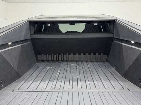 Used 2025 Tesla Cybertruck 2WD Crew Cab image 83