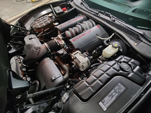 Used 2004 Chevrolet Corvette Coupe w/ Preferred Equipment Group RWD image 4