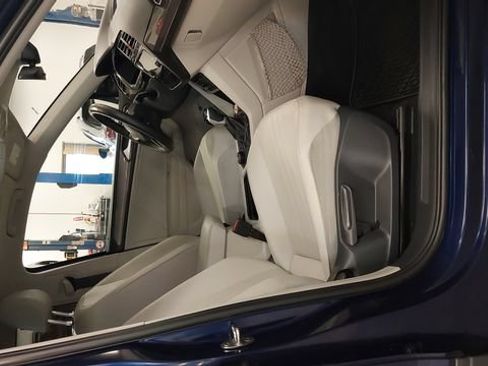 Used 2022 Volkswagen Tiguan SE AWD/4WD image 34