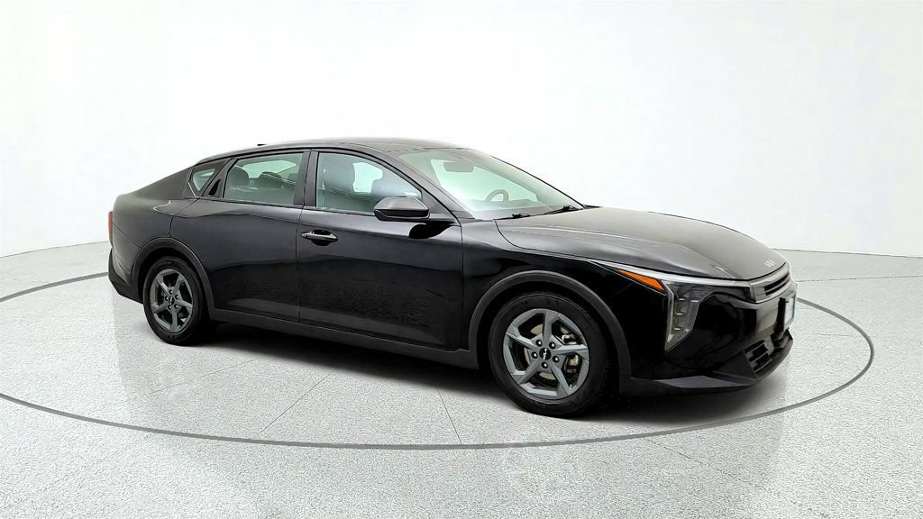 Used 2025 Kia K4 FWD image 3