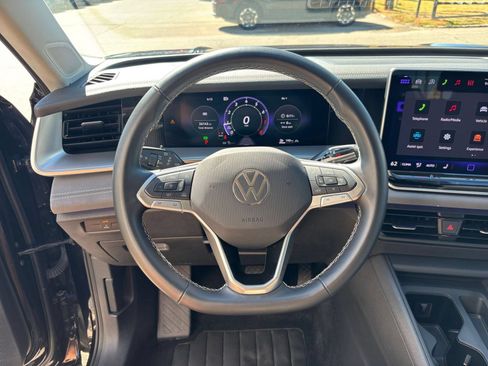 Used 2026 Volkswagen Tiguan SE AWD/4WD image 29