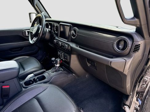 Used 2023 Jeep Wrangler Unlimited Sahara w/ Cold Weather Group AWD/4WD image 33