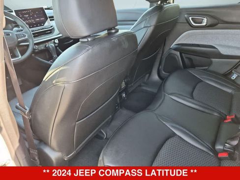 Used 2024 Jeep Compass Latitude AWD/4WD image 17