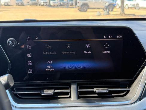 Used 2025 Chevrolet Trax LT w/ LT Convenience Package image 20