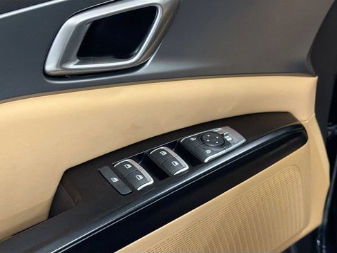Used 2024 Kia Carnival LX FWD image 20