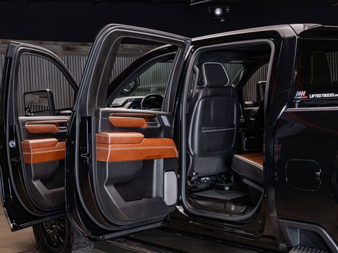 Used 2024 GMC Sierra 3500 Denali Ultimate image 30