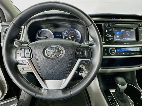 Used 2015 Toyota Highlander Plus AWD/4WD image 11