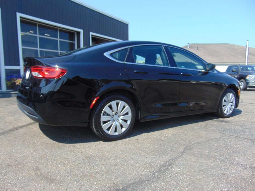 Used 2016 Chrysler 200 LX FWD image 9