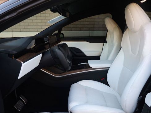 Used 2023 Tesla Model X AWD/4WD image 18