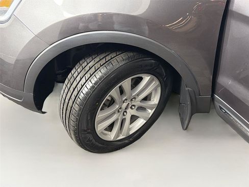 Used 2018 Ford Explorer XLT w/ Equipment Group 202A AWD/4WD image 37
