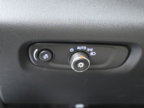 Used 2023 Chevrolet Traverse LS FWD image 15