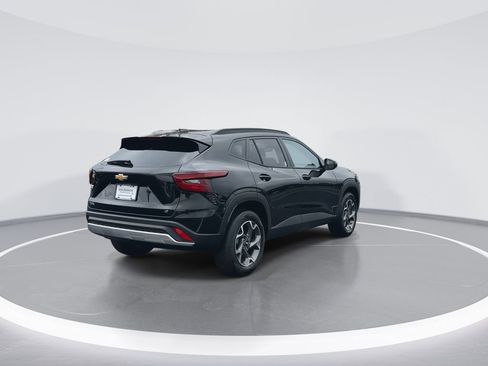 New 2026 Chevrolet Trax LT w/ Driver Confidence Package FWD image 8