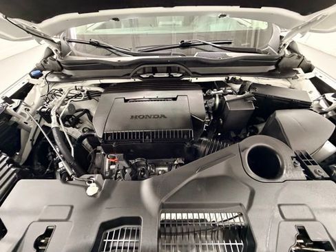 Used 2025 Honda Pilot Elite image 32