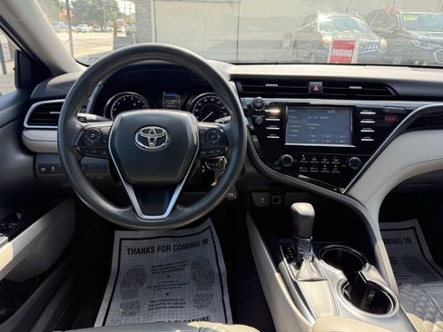 Used 2018 Toyota Camry LE FWD image 14