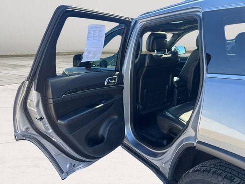 Used 2019 Jeep Grand Cherokee Limited w/ Luxury Group II image 18