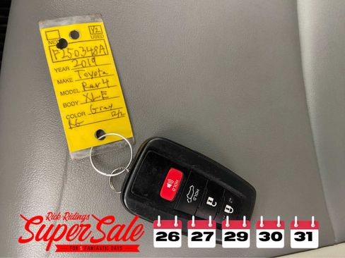 Used 2019 Toyota RAV4 XLE Premium image 41