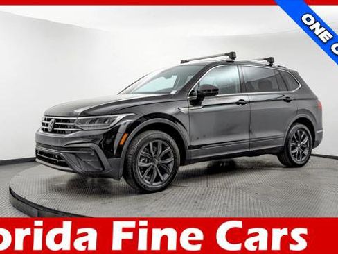 Used 2022 Volkswagen Tiguan SE image 1