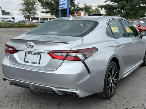 Used 2021 Toyota Camry SE FWD image 6