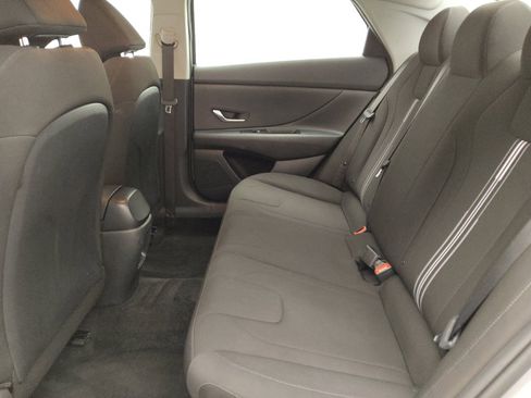 Used 2025 Hyundai Elantra Hybrid FWD image 18