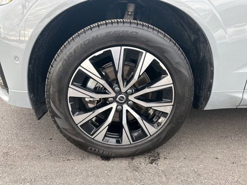 Certified 2025 Volvo XC60 B5 Plus image 9
