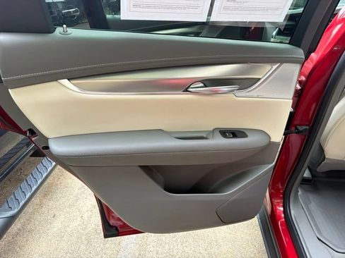 Certified 2024 Cadillac XT5 Premium Luxury AWD/4WD image 17