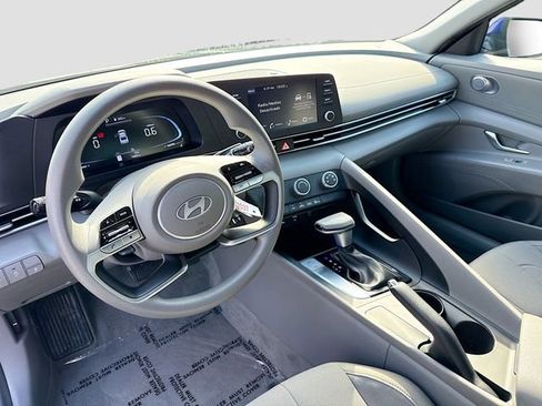 Certified 2024 Hyundai Elantra SE image 9