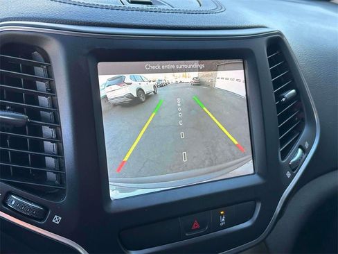 Used 2022 Jeep Cherokee Latitude w/ Trailer Tow Group image 28