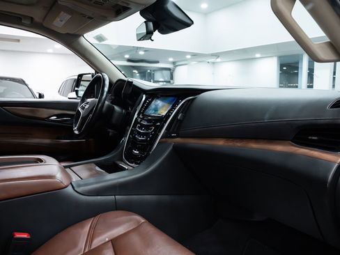 Used 2020 Cadillac Escalade Premium Luxury w/ Escalade Sport Edition image 9