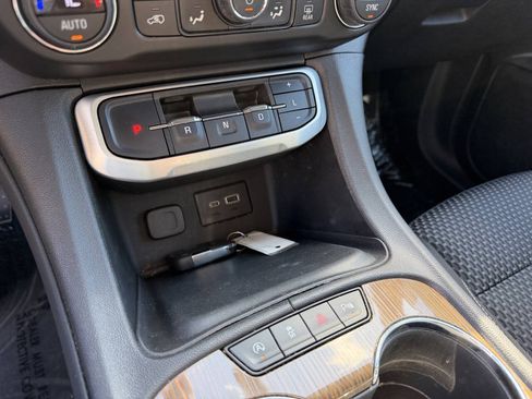 Used 2020 GMC Acadia SLE FWD image 20