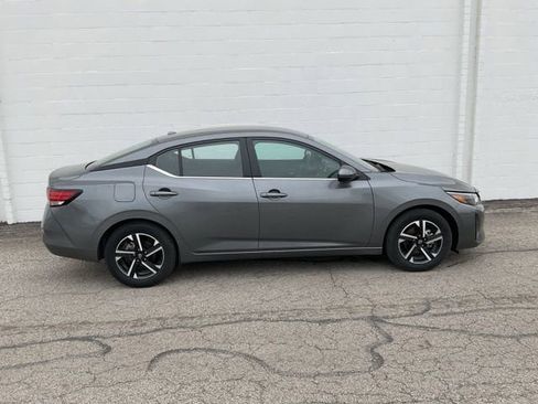 Used 2025 Nissan Sentra SV image 3