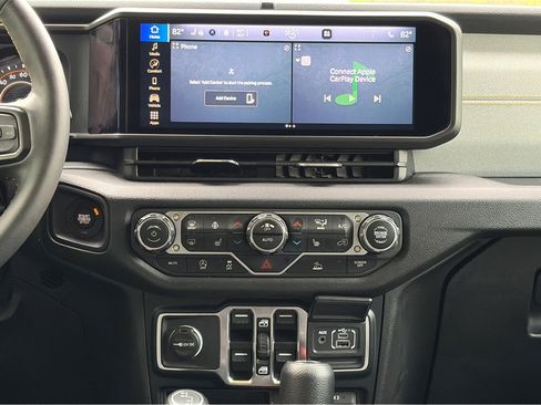 Used 2024 Jeep Wrangler Sport S image 34