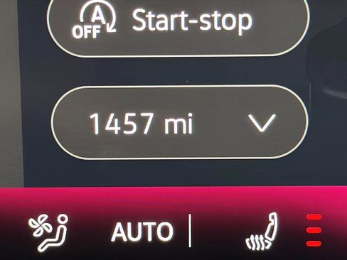 Used 2025 Volkswagen Tiguan SE image 10