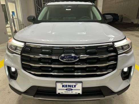 New 2026 Ford Explorer Active w/ Active Comfort Package image 7