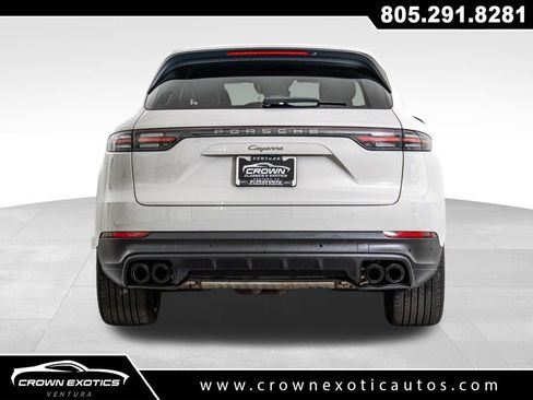 Used 2023 Porsche Cayenne Platinum Edition image 6